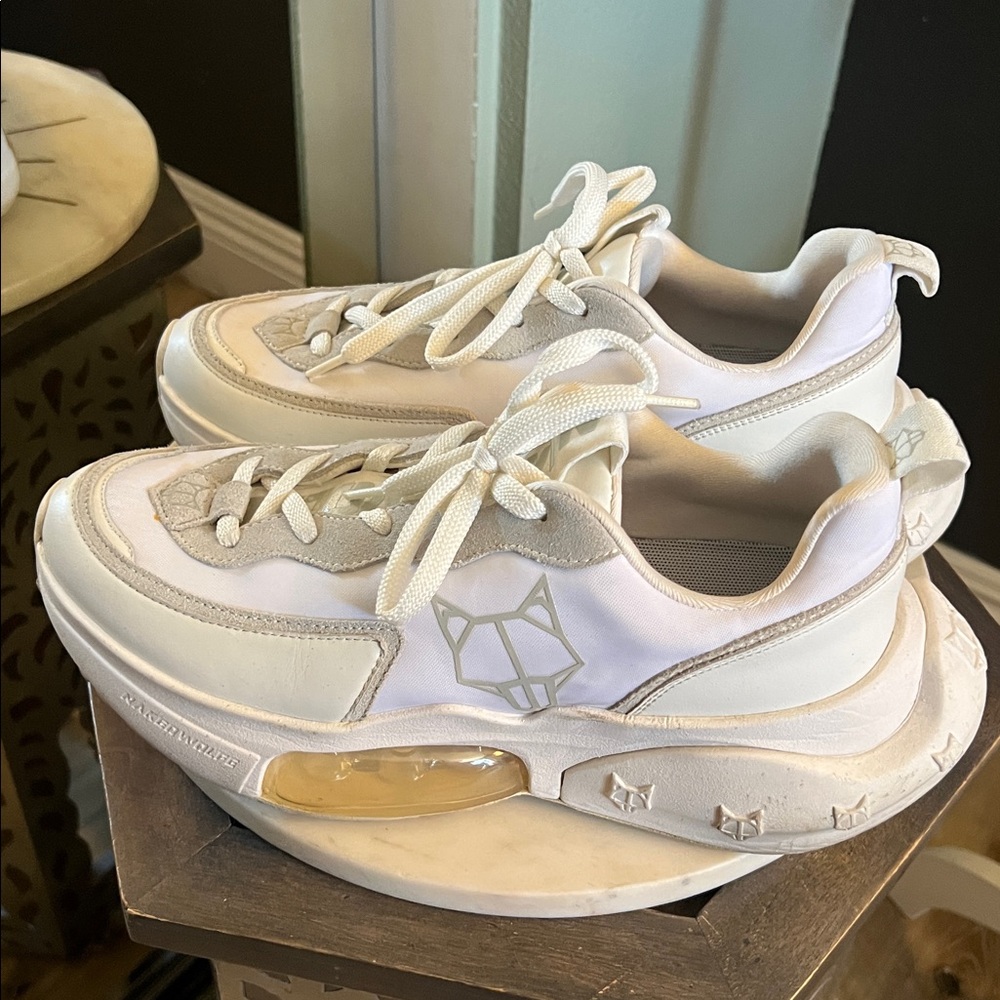 🛑 1 hour sale. Naked Wolfe, size 9, Turbo Casual White Sneakers w/ Wolf logo - Picture 4 of 11